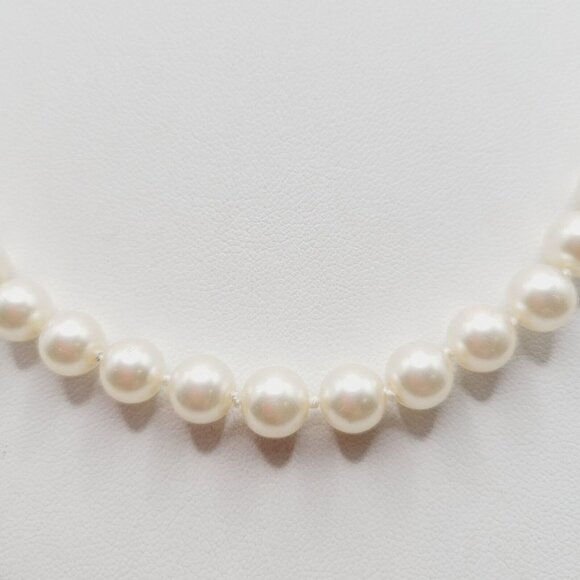 Vintage Glass Faux Pearl Necklace Knotted Fish Hook Clasp Soft White 20" Elegant - Picture 3 of 7